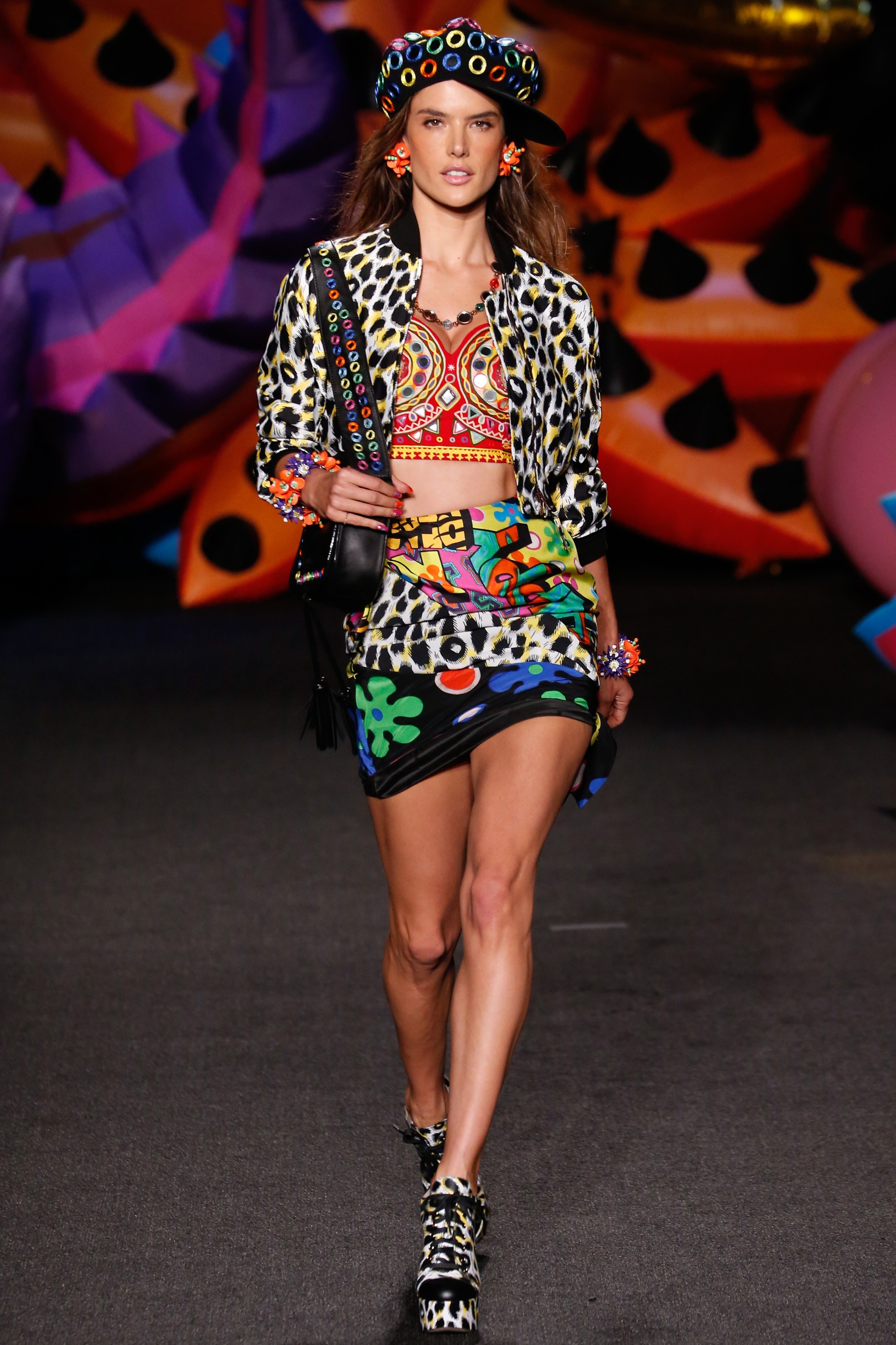 Bộ sưu tập thời trang Moschino Resort 2017 -ellevietnam 03