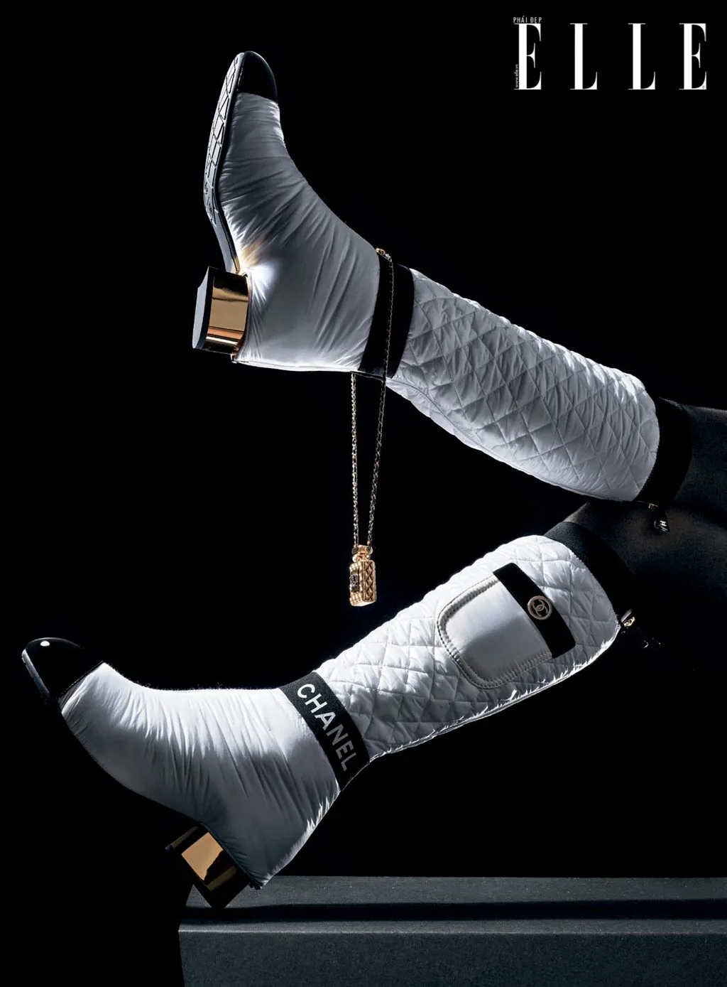 phụ kiện bốt cao cổ của Chanel phụ kiện bốt cao cổ của Chanel
