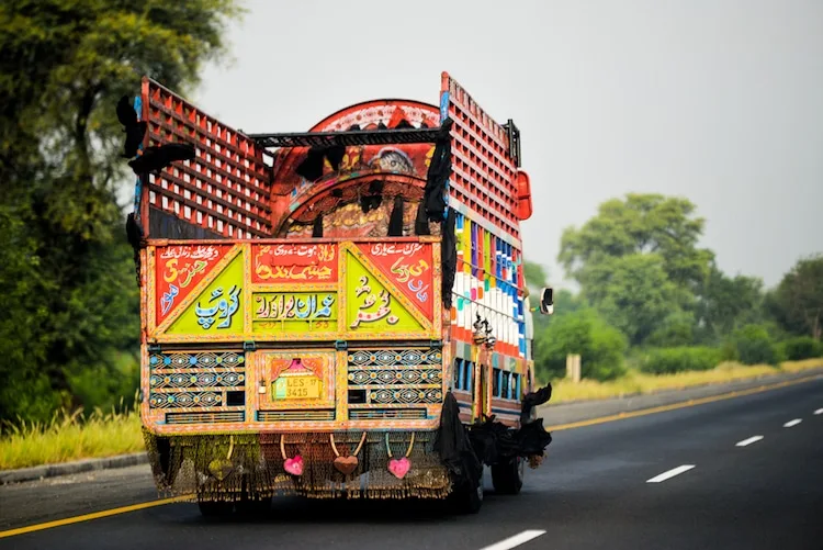 xe tải leng keng ở Pakistan 11