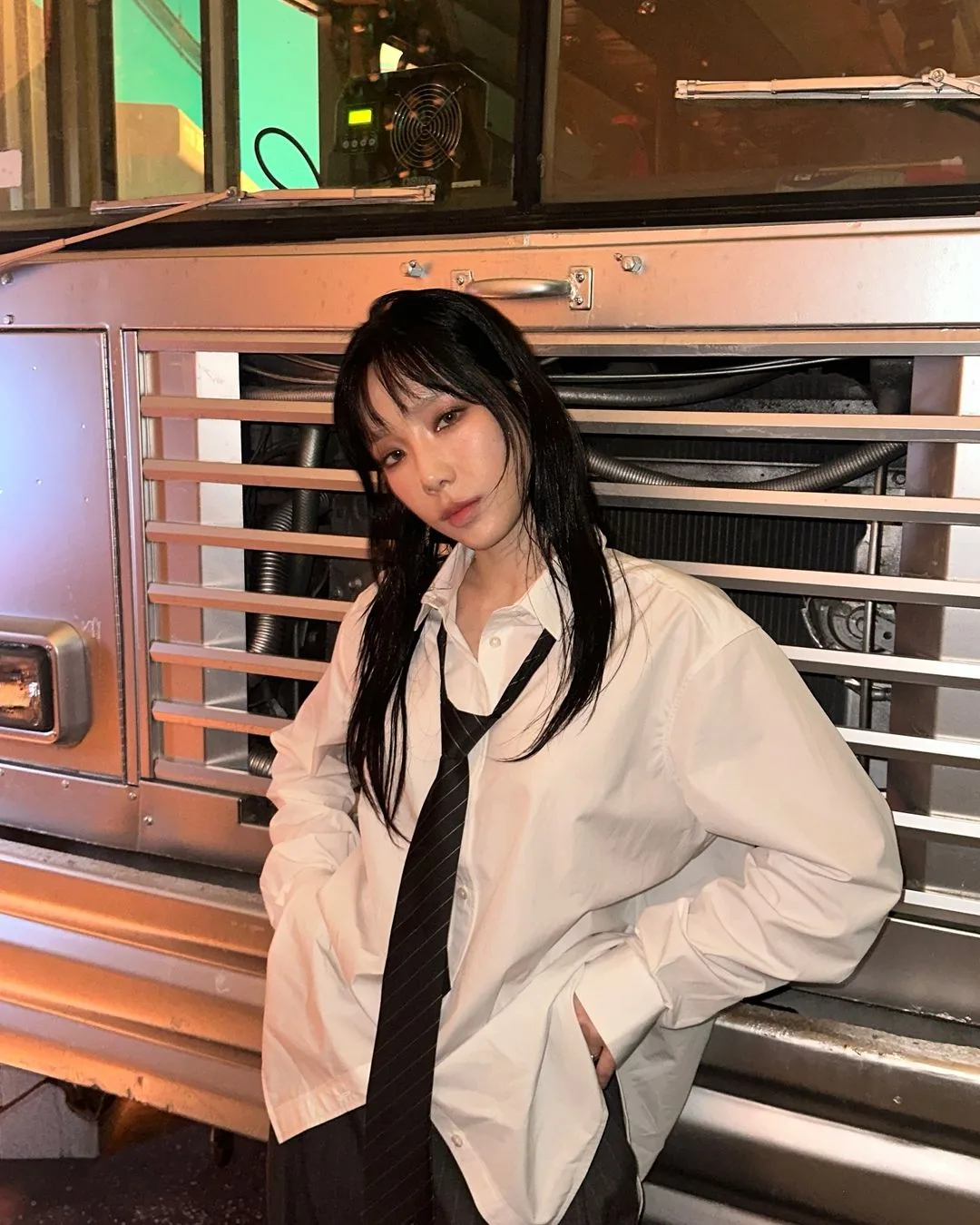 taeyeon diện cà vạt quyến rũ