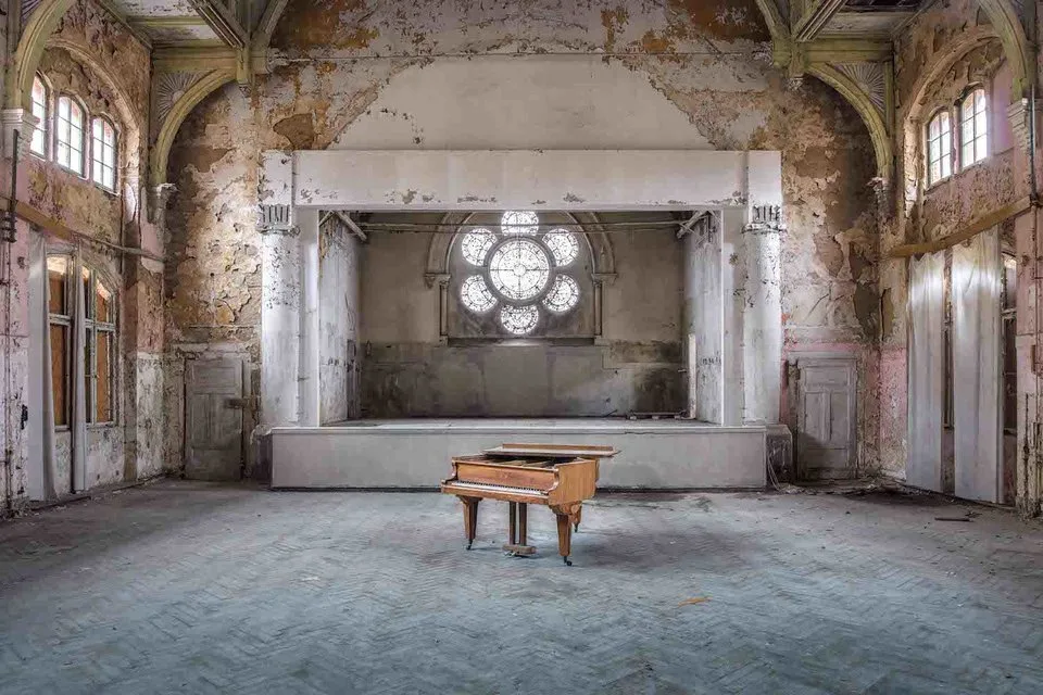 Ảnh đàn piano cũ 12