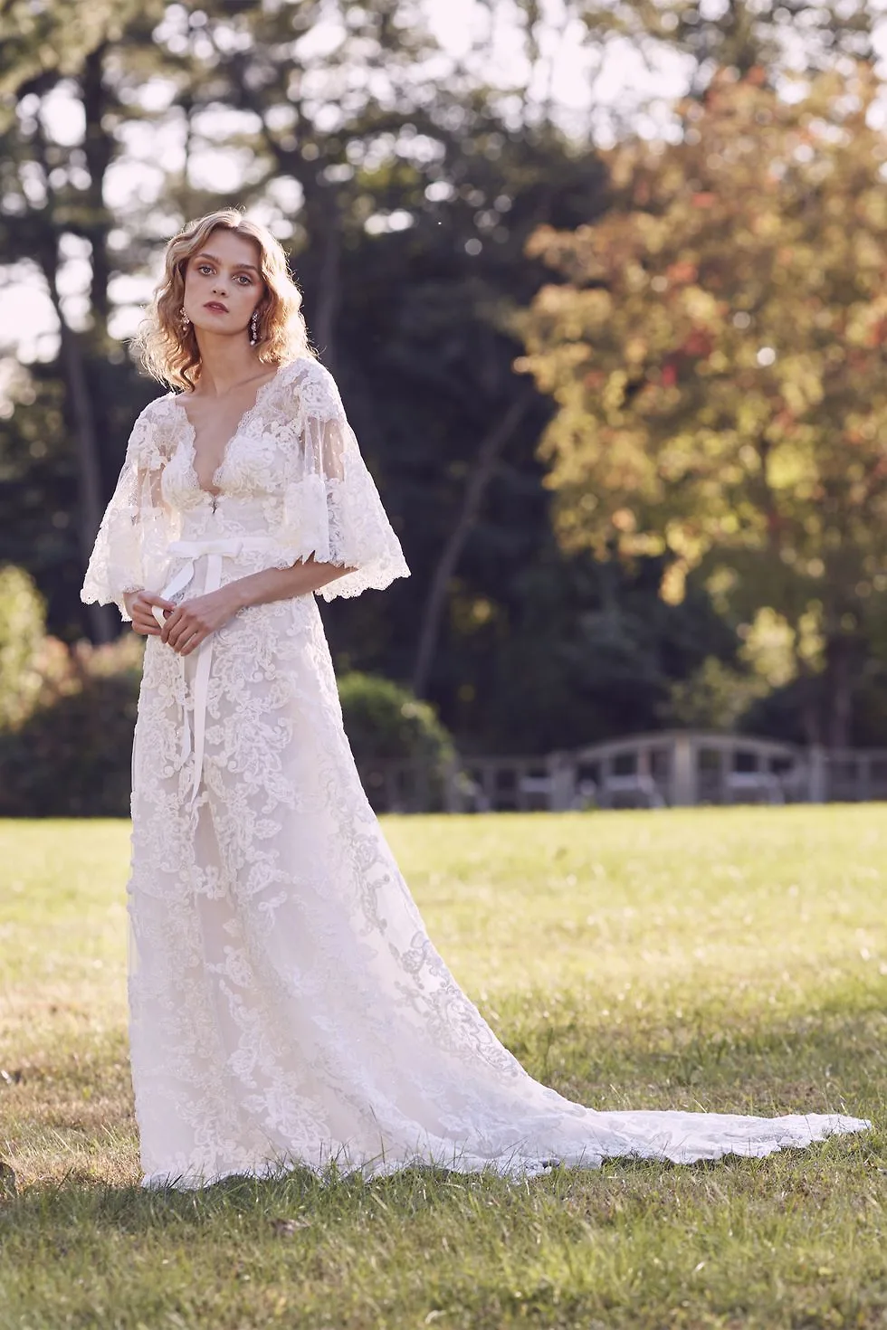 Thiết kế của thương hiệu Marchesa trong bộ sưu tập Thu 2019