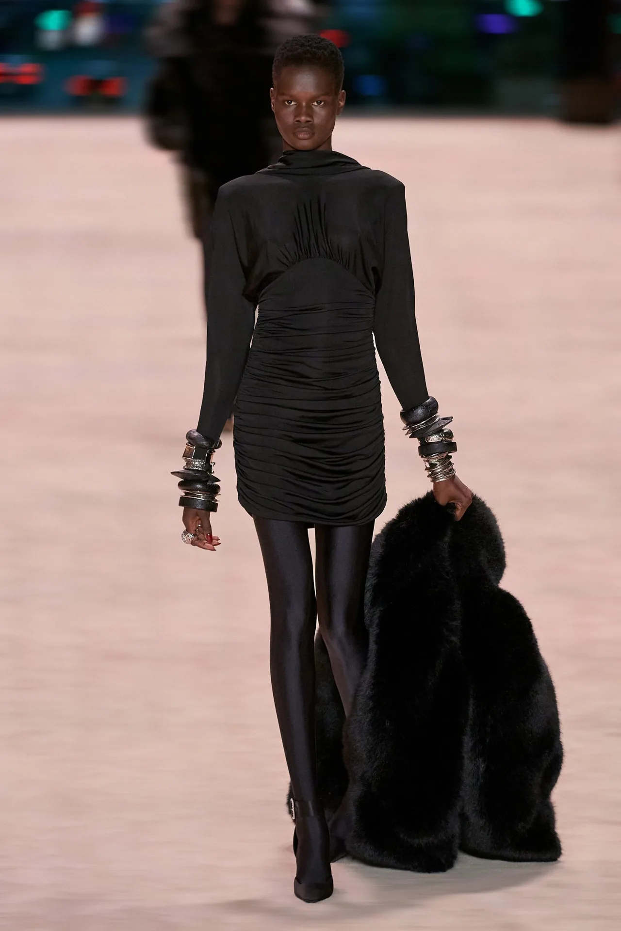 Saint Laurent ready-to-wear mùa Đông 2022 Look 36