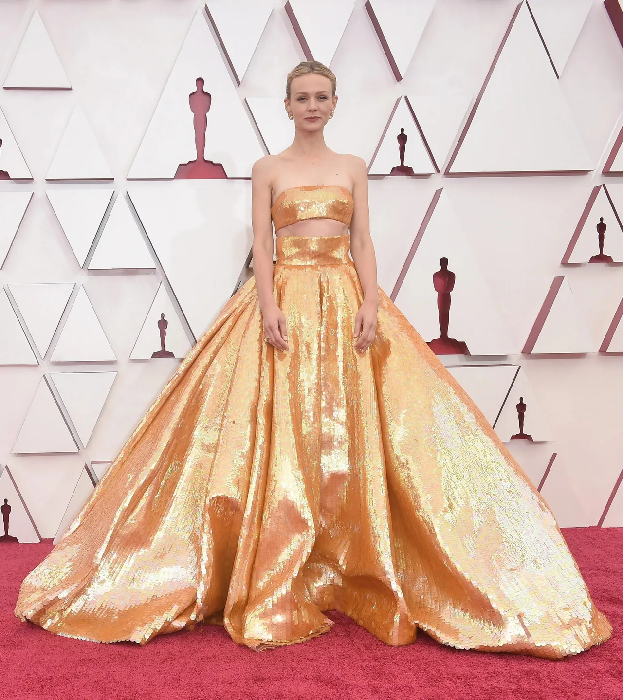 Carey Mulligan trên thảm đỏ Oscar 2021