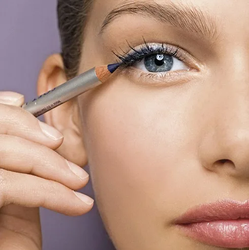 Extra long eyelashes