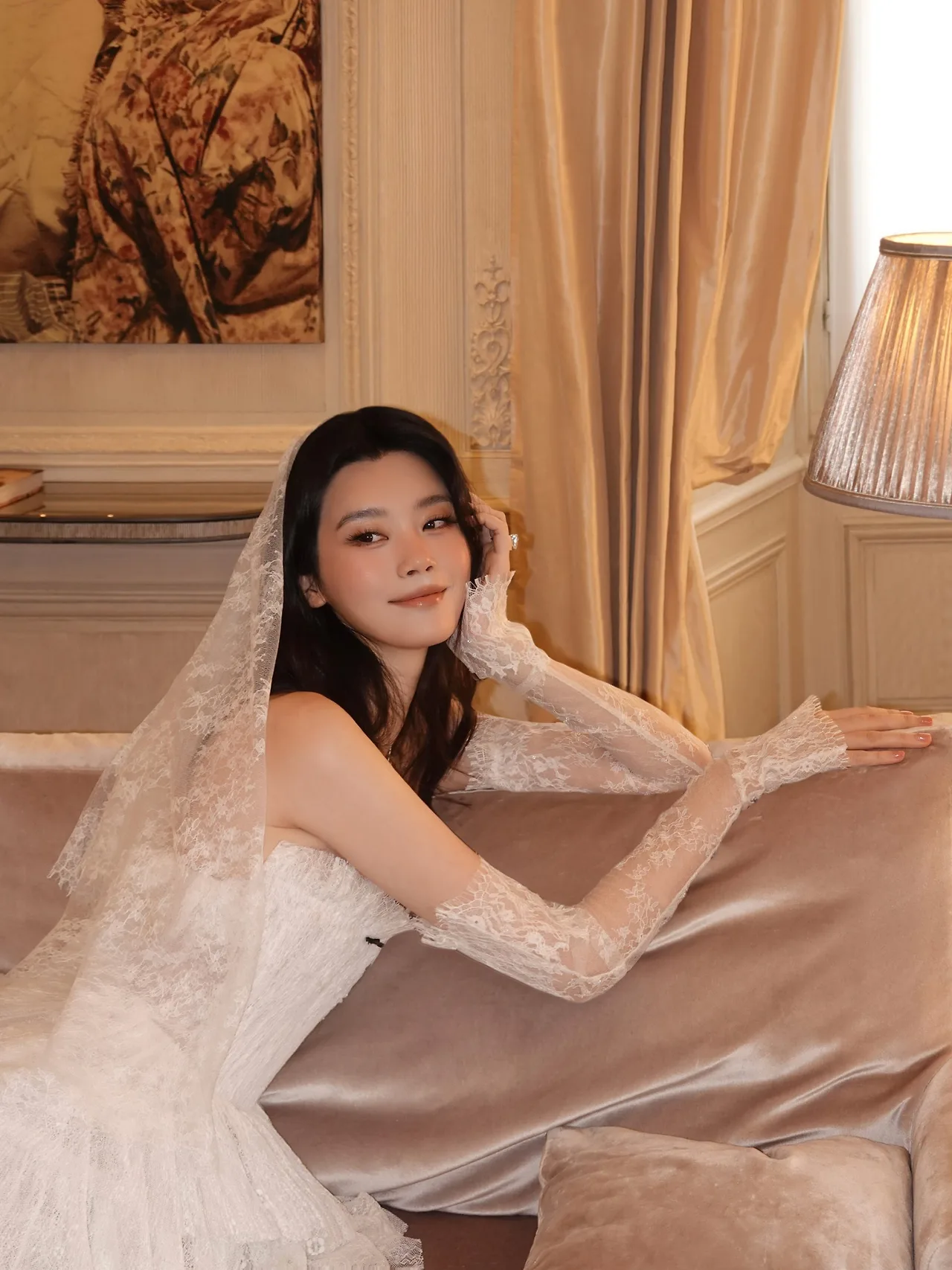 Hề Mộng Dao diện thiết kế từ Montsand trong bộ hình pre-wedding