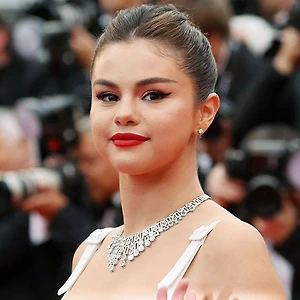 mỹ phẩm làm đẹp của Selena Gomez ft01