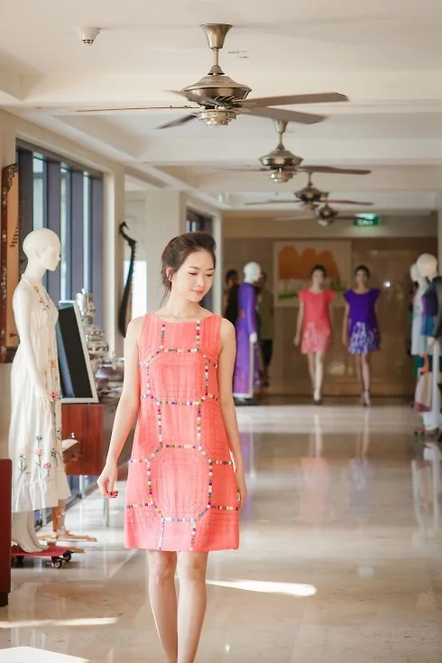 Tiệc trà chiều kết hợp thời trang là chương trình được yêu thích tại khách sạn.