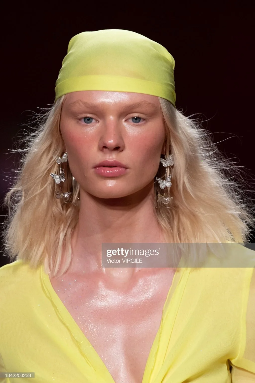 Phong cách trang điểm má hồng: Blumarine Phong cách trang điểm má hồng: Blumarine