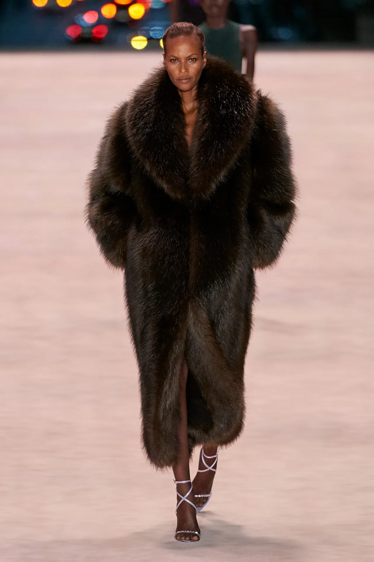 Saint Laurent ready-to-wear mùa Đông 2022 Look 25