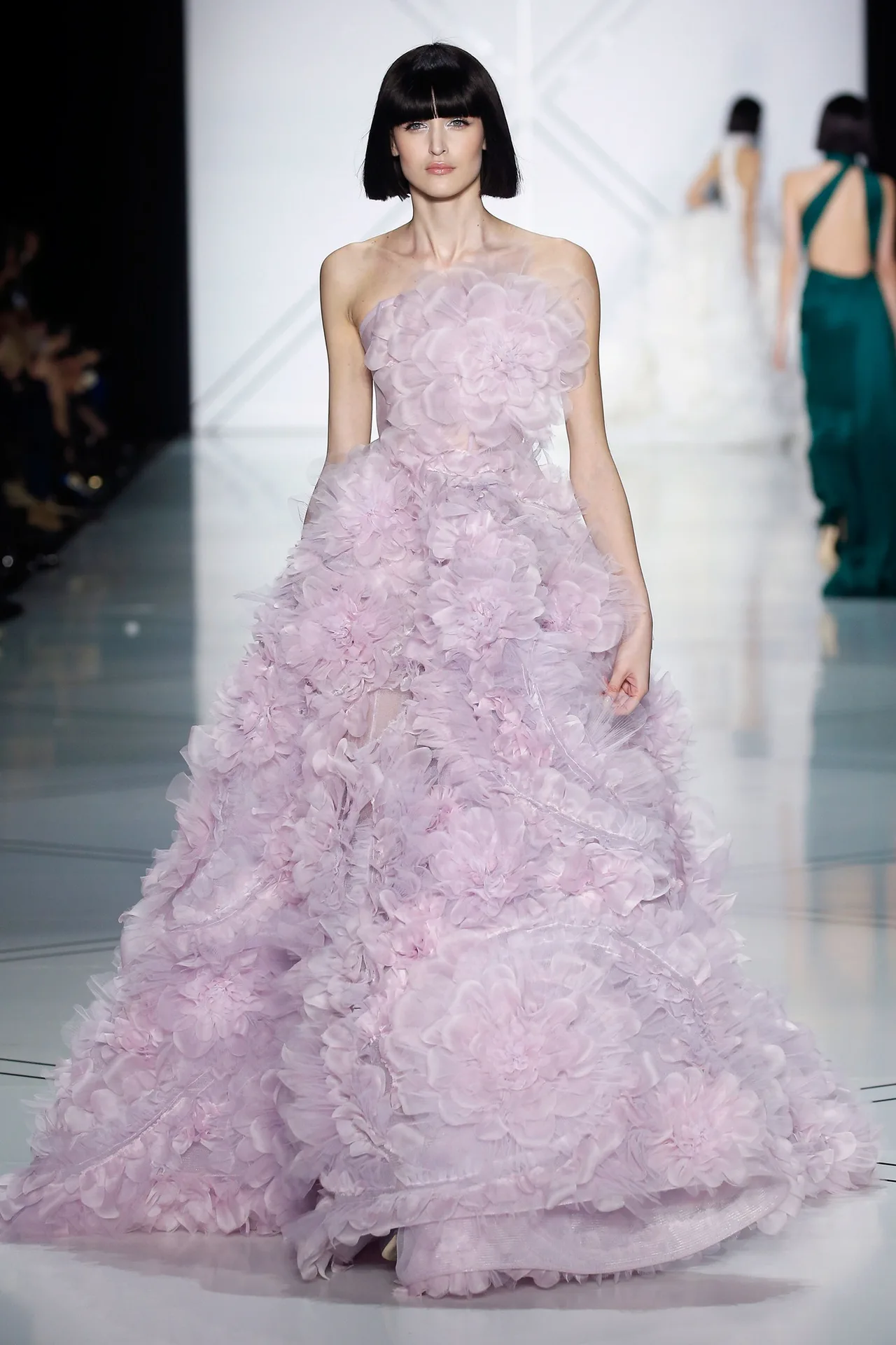 Những BST nổi bật tại tuần lễ Haute Couture Xuân-Hè 2017 - ELLE VN