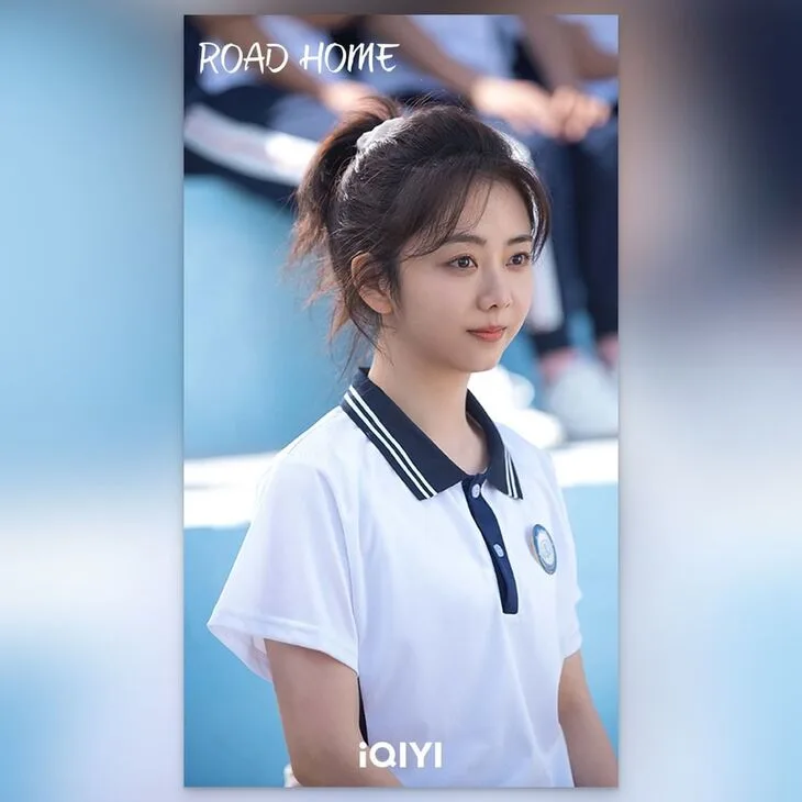 Đàm Tùng Vận hoá thân thành một học sinh cấp ba Quy Hiểu. Ảnh: iQIYI. Đàm Tùng Vận hoá thân thành một học sinh cấp ba