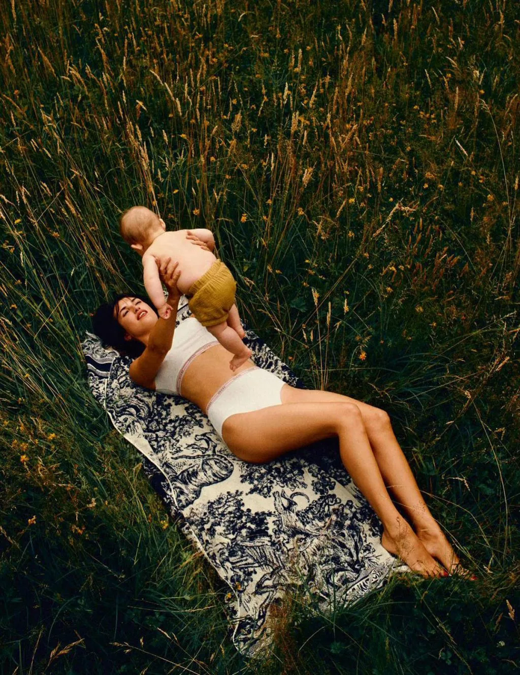 Jeanne Damas và con trai.