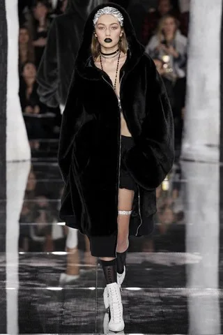 Rihanna muốn mang làn sóng thời trang của giới trẻ vào trong BST Fenty Puma và vẫn giữ lại những nét trademark của Puma