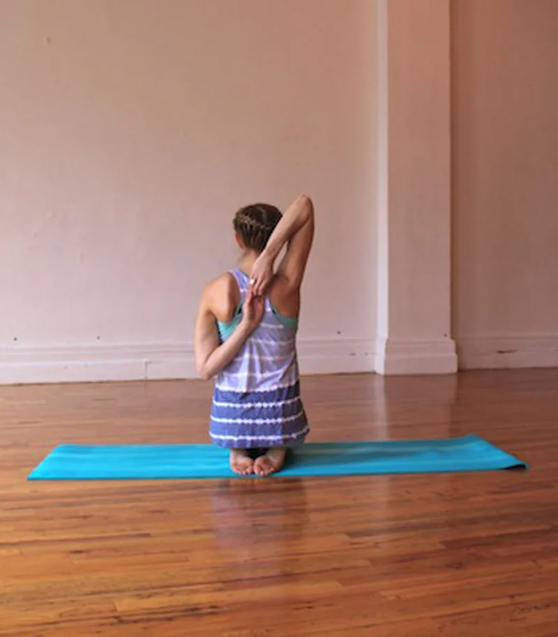 bài tập yoga trị đau mỏi vai gáy 6 bài tập yoga trị đau mỏi vai gáy 6