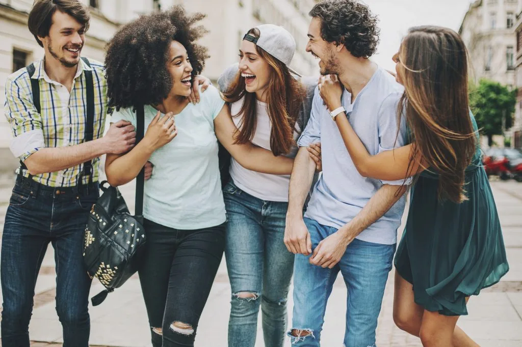 10 dấu hiệu chứng tỏ chàng đã cho bạn vào vùng "friendzone" 10 dấu hiệu chứng tỏ chàng đã cho bạn vào vùng "friendzone"