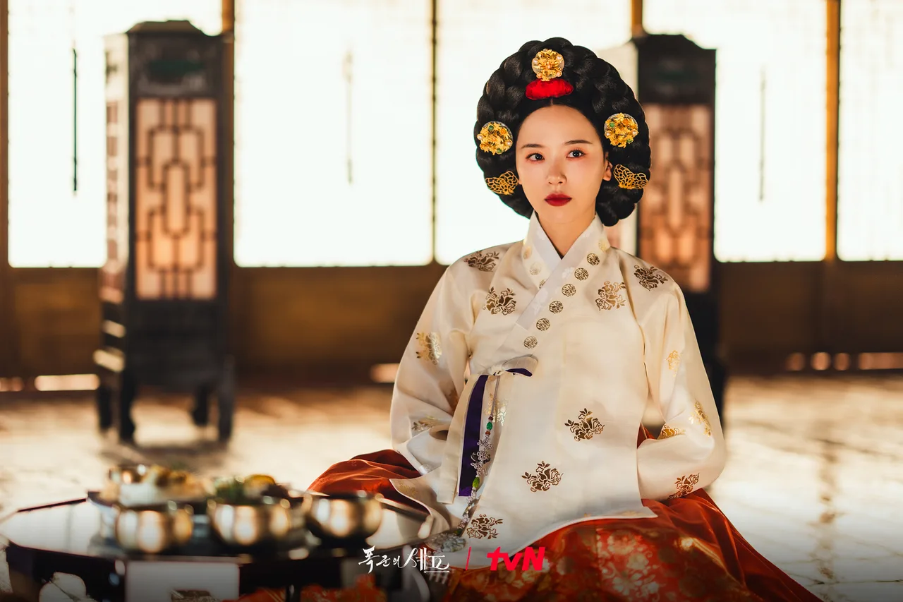 Kang Han Na vai Kang Mok Ju trong ngự trù bạo chúa tập 5 và tập 6 netflix