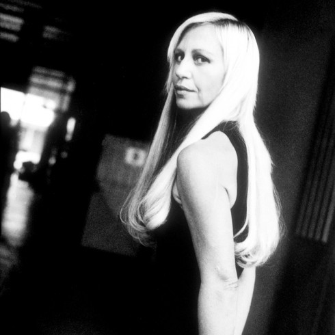 Donatella Versace 10 biểu tượng thời trang nổi tiếng nhất mọi thời đại - Donatella Versace - elle việt nam