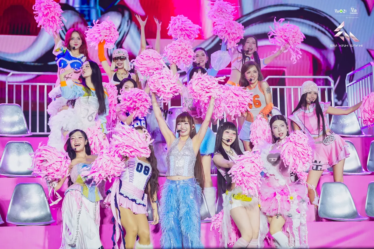 thời trang concert "Em Xinh Say Hi"