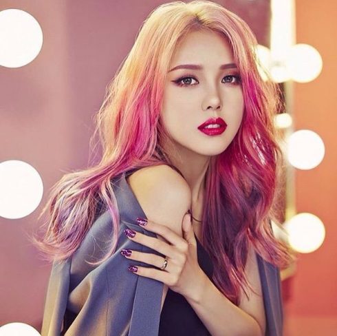 top-beauty-blogger-han-quoc-ban-nen-theo-doi-10