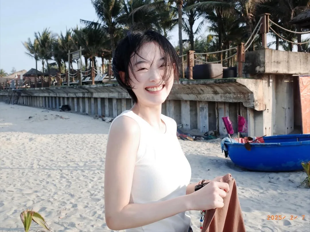 Lee Yoo-mi da trắng cười tươi và cảm lạnh