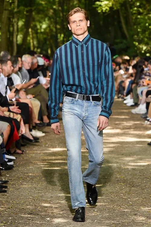Voi Balenciaga, nguoi dan ong gia dinh tro nen thoi thuong hon bao gio het