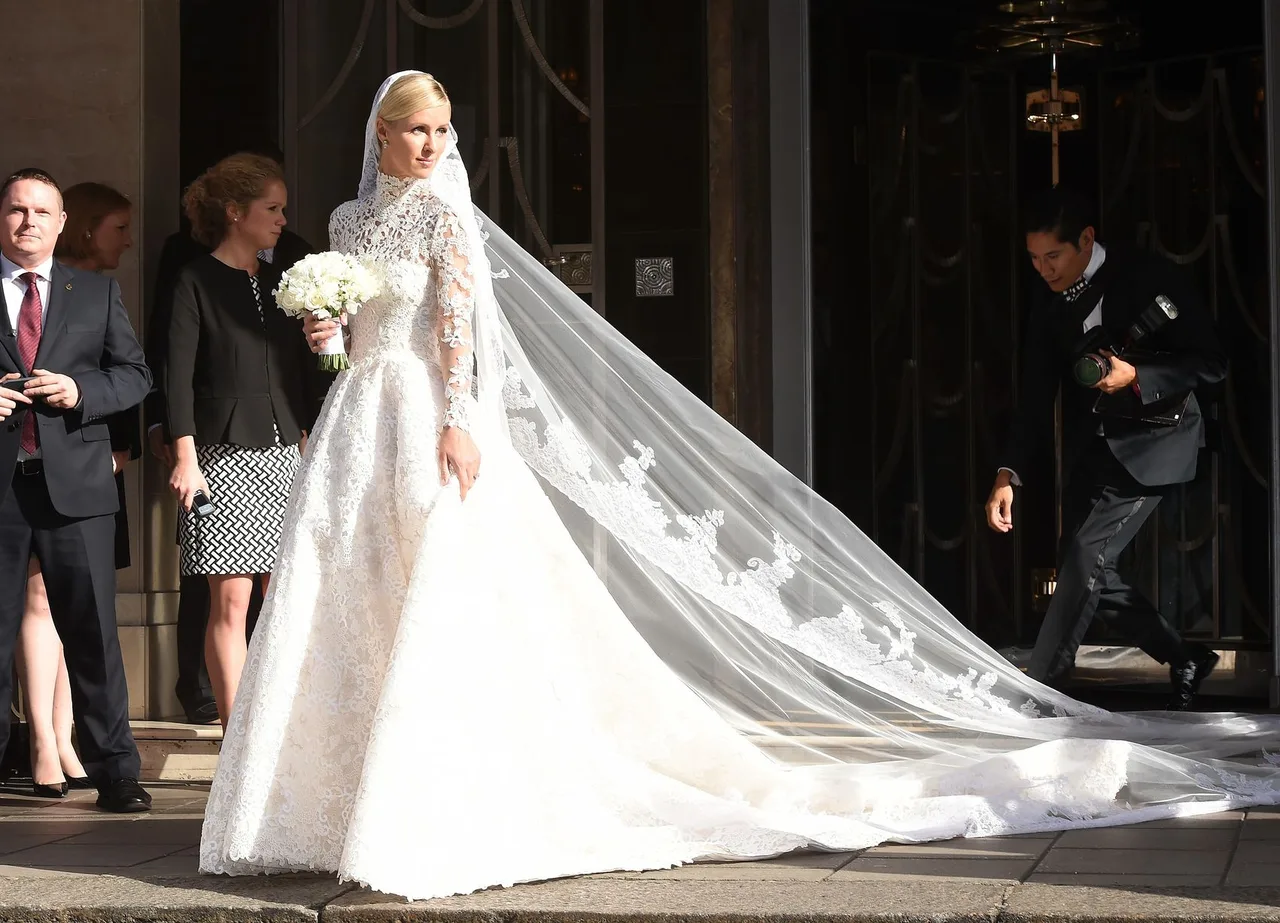nicky hilton trong váy cưới lộng lẫy