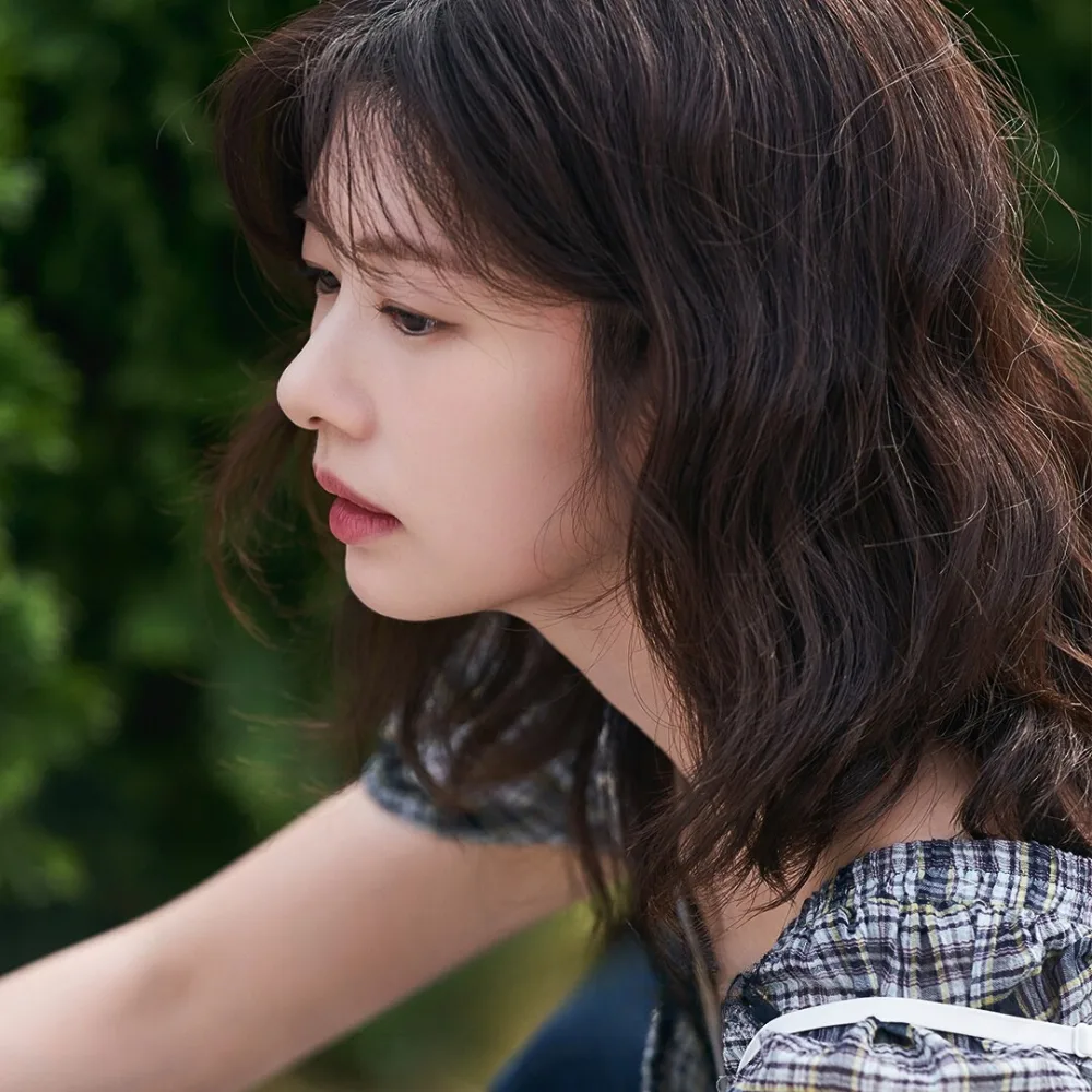 Jung So Min với mái tóc ngắn xoăn nhe