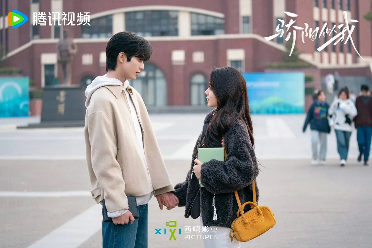 Nam diễn viên Tống Uy Long thủ vai nhân vật Lâm Tự Sâm - phó giám đốc mới được bổ nhiệm, ít nói và kín đáo trong phim và triệu kim mạch trong tôi như ánh dương rực rỡ