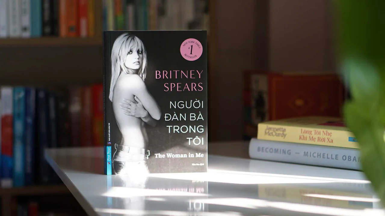bộ sách viết về phụ nữ của tác giả Britney Spears