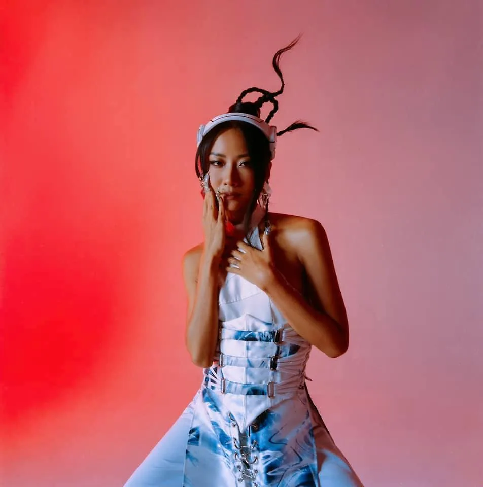 tạo hình ấn tượng của suboi trong album mới
