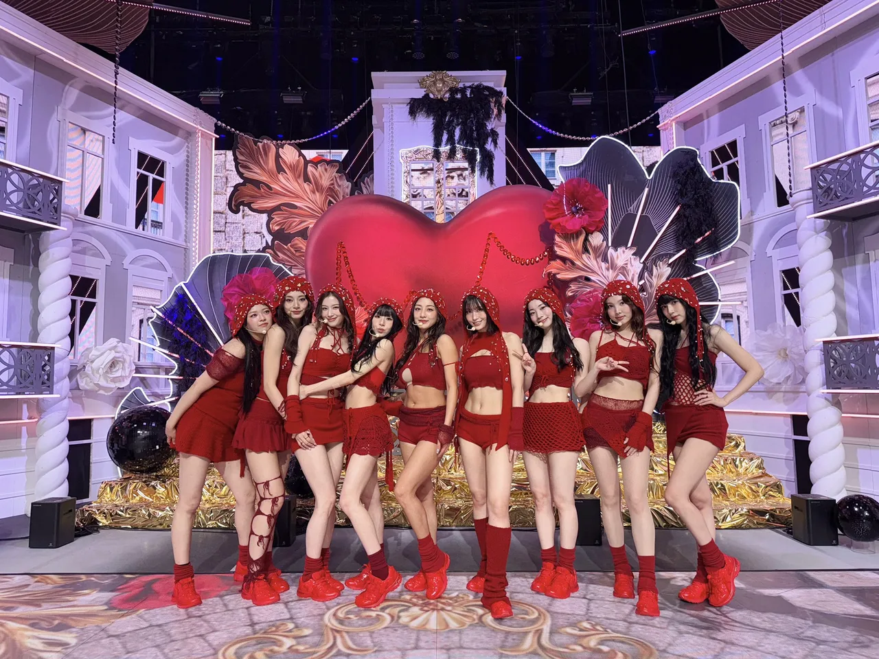thời trang sân khấu TWICE cùng "This Is For"