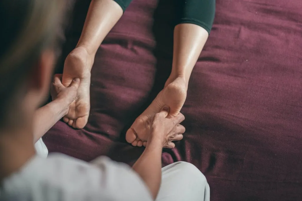 Massage chăm sóc bàn chân hiệu quả Massage chăm sóc bàn chân hiệu quả