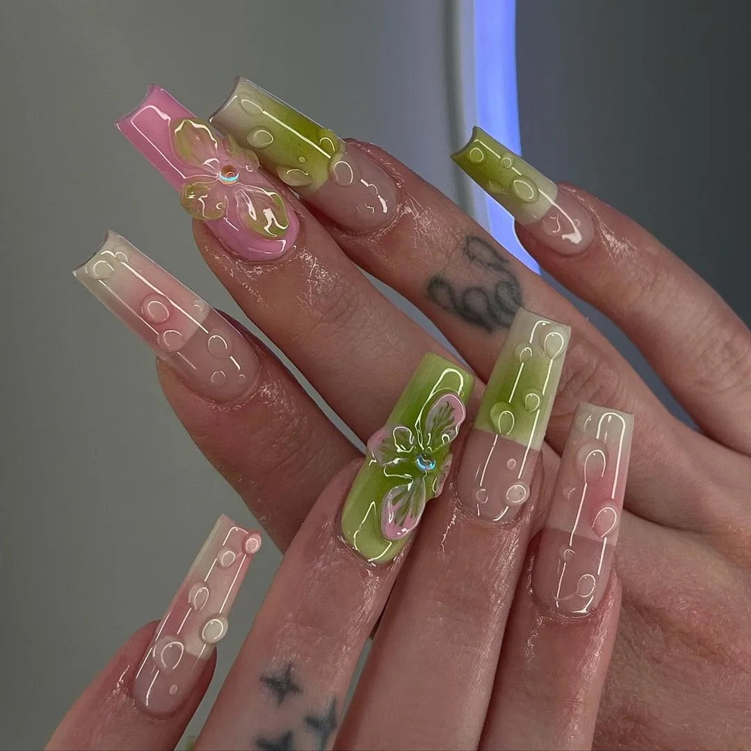 Mẫu nail họa tiết hoa in nổi đẹp