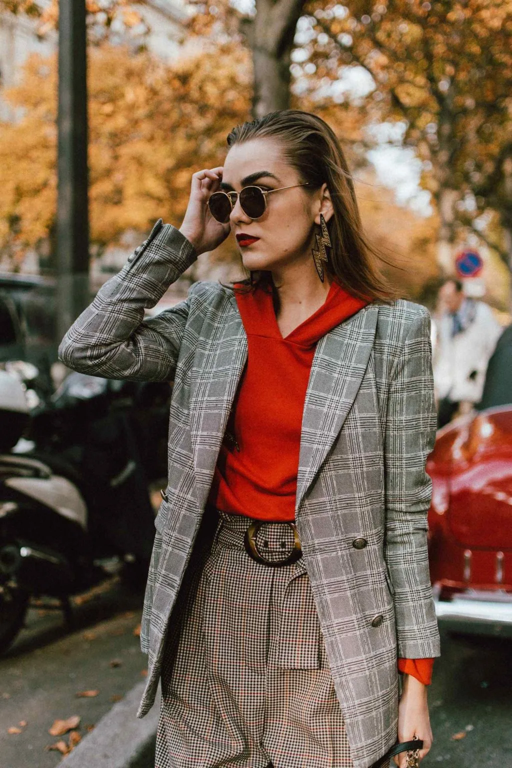 cô gái diện áo khoác blazer món đồ thời trang nhầm lẫn với suit