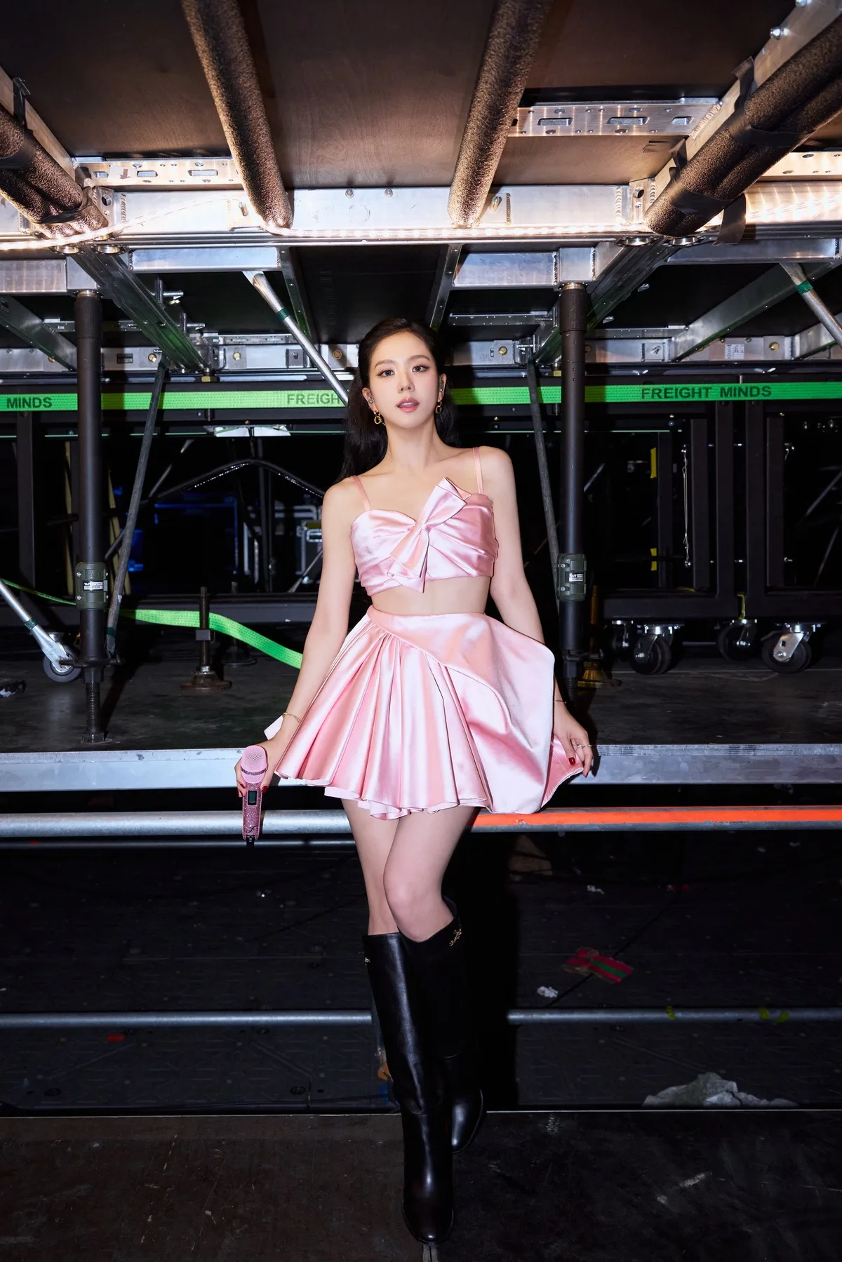 Jisoo diện thời trang Local brand Việt