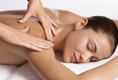 Massage cho da mặt và cổ thêm căng mịn Massage cho da mặt và cổ thêm căng mịn