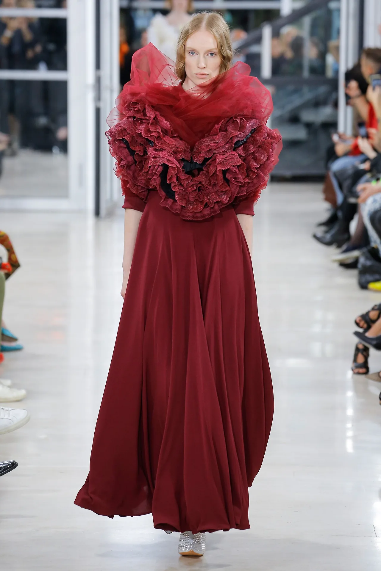 Paris Fashion Week Spring 2018 Y/Project: Sự sáng tạo không ngừng nghỉ