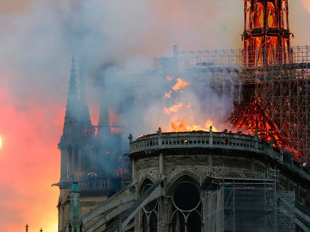 nhà thiết kế chia sẻ vụ cháy ở notre dame 4