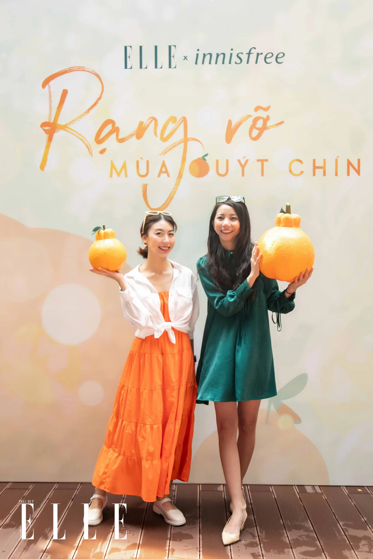 Khách mời chụp ảnh tại sự kiện workshop rạng rỡ mùa quýt chín của innisfree