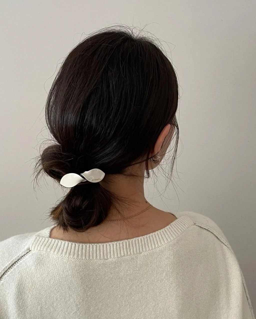 Tóc búi thấp phù hợp nàng mặt dài. Tóc búi thấp phù hợp nàng mặt dài.