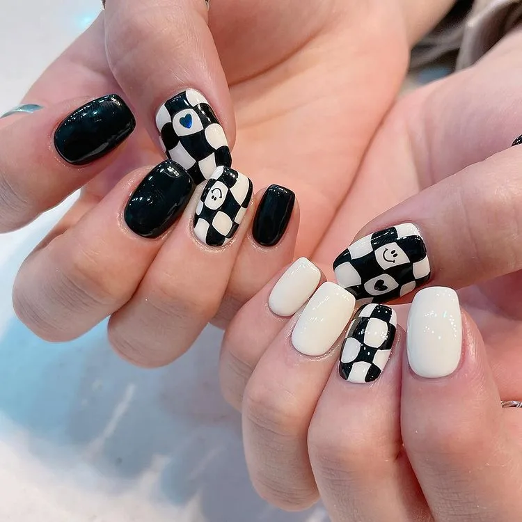 Nail tông màu đen Nail tông màu đen