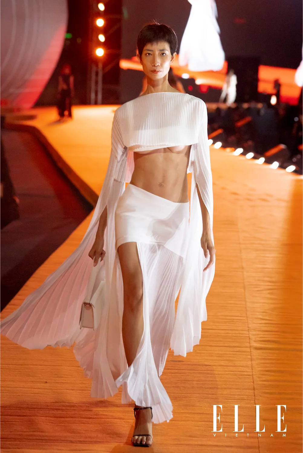 ELLE Fashion Show 2022 BST Figure CHATS by C.Dam look 26