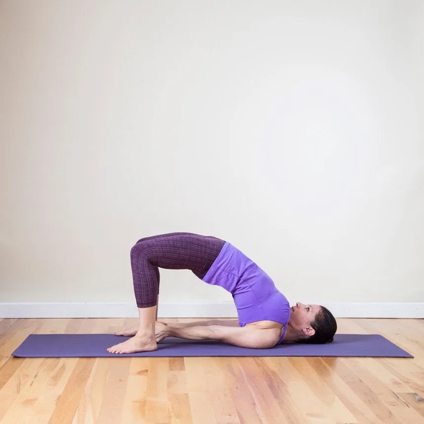 động tác yoga đơn giản 5 bài tập yoga đơn giản 4