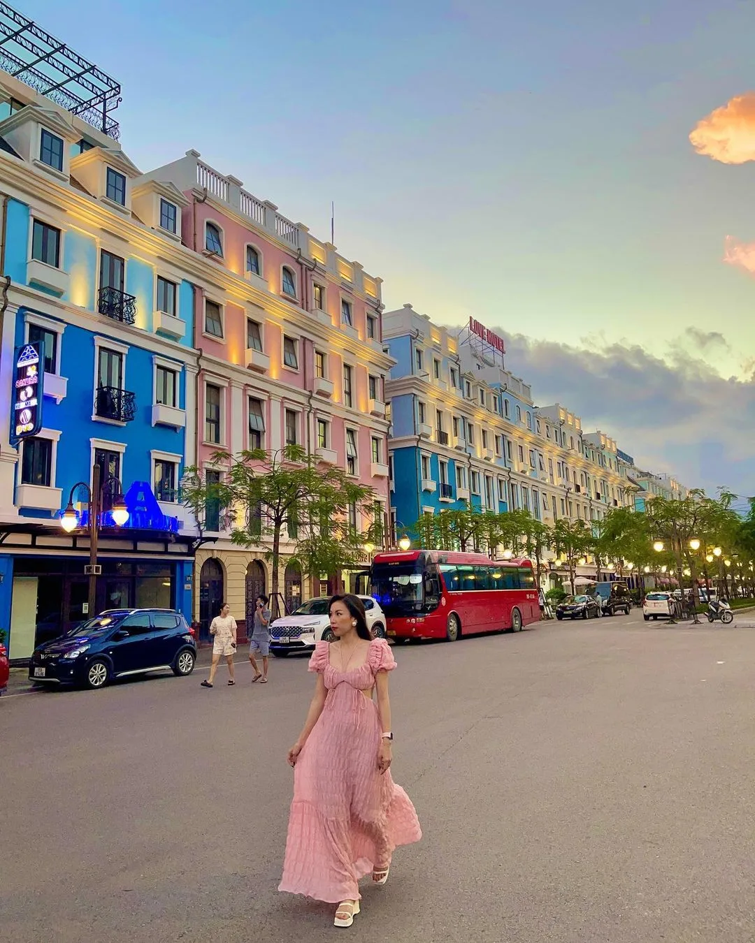 check in phố tây bãi cháy quảng ninh