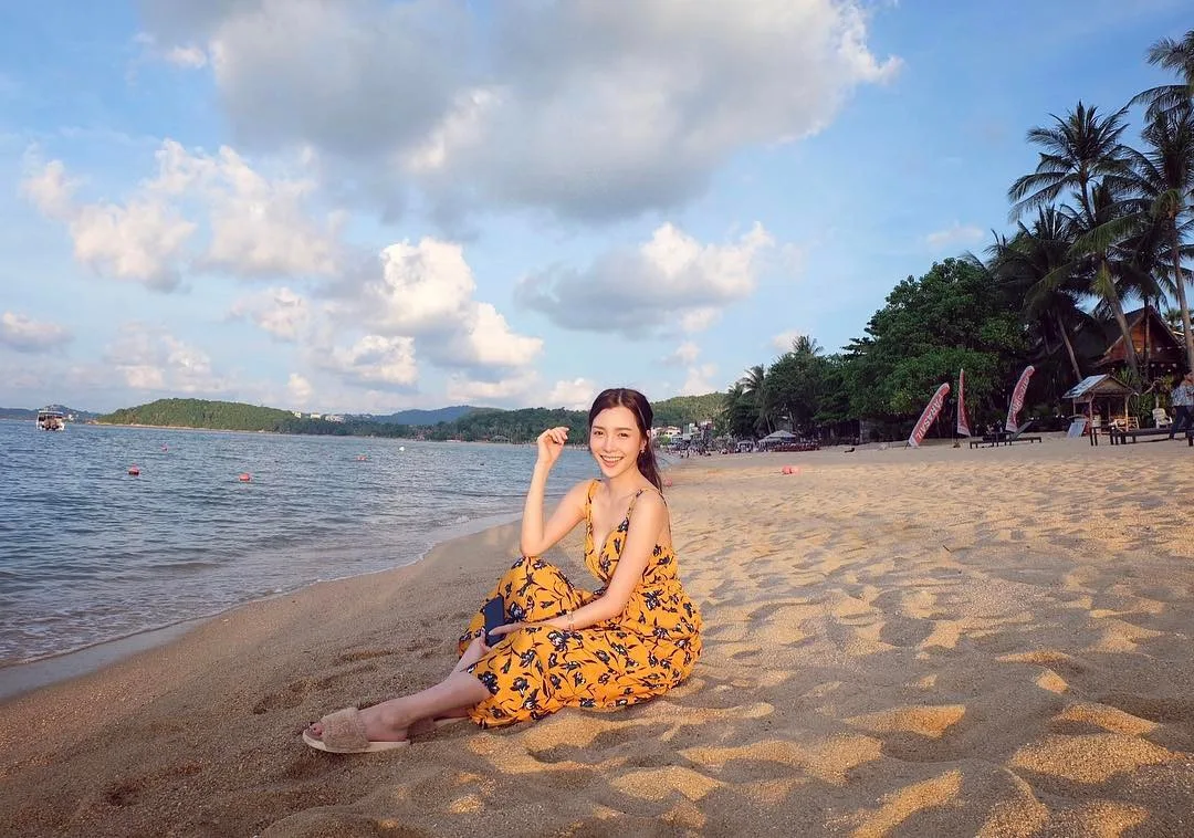 đầm maxi đi biển vàng họa tiết hoa đen
