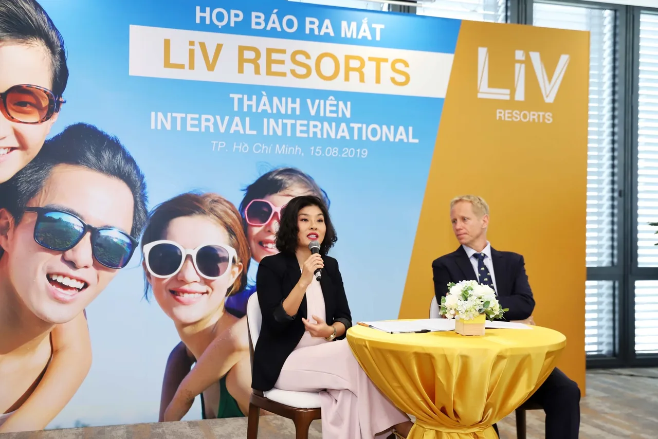 bà tâm ánh và ông kit whalley giải đáp