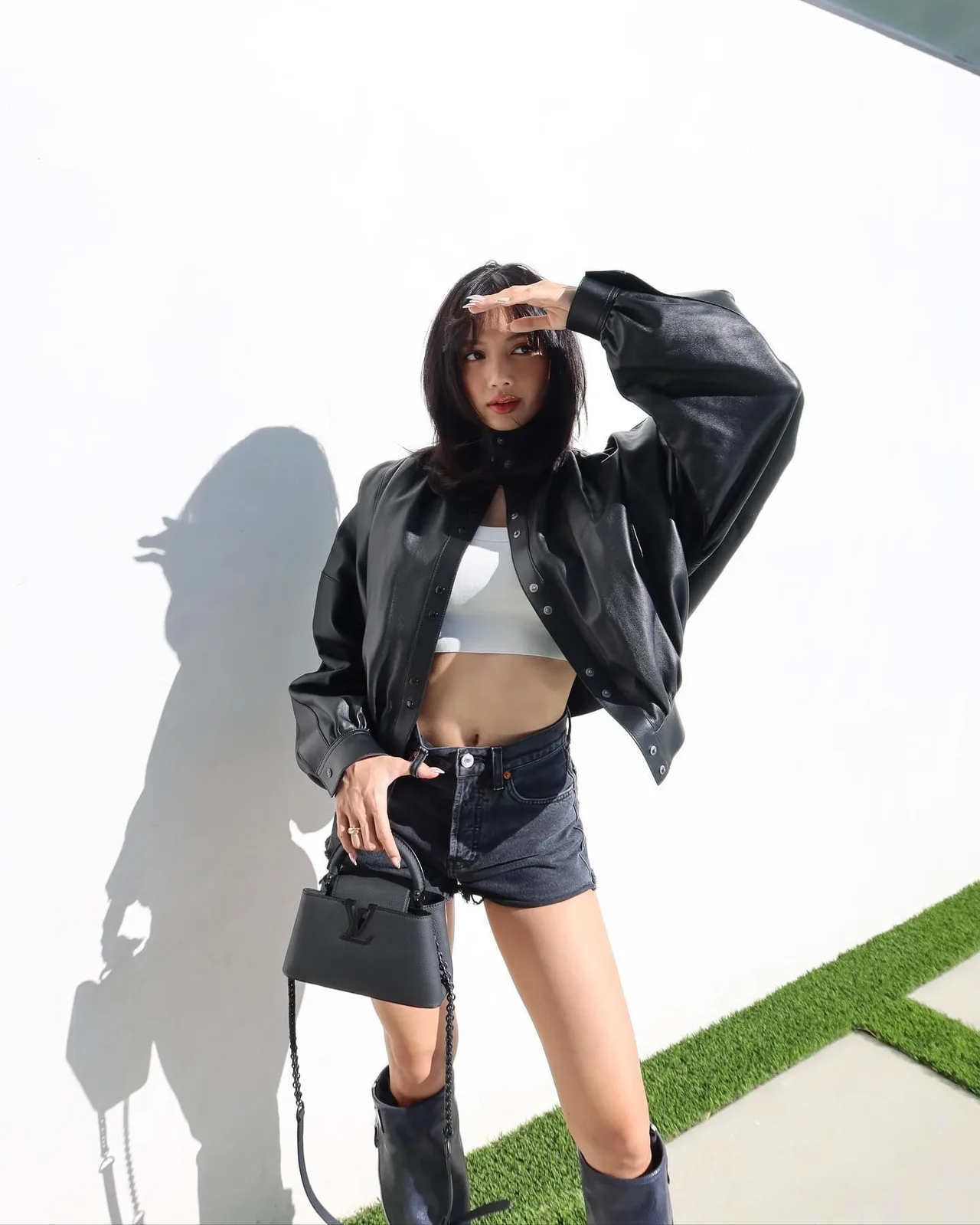sao thái lisa diện louis vuitton