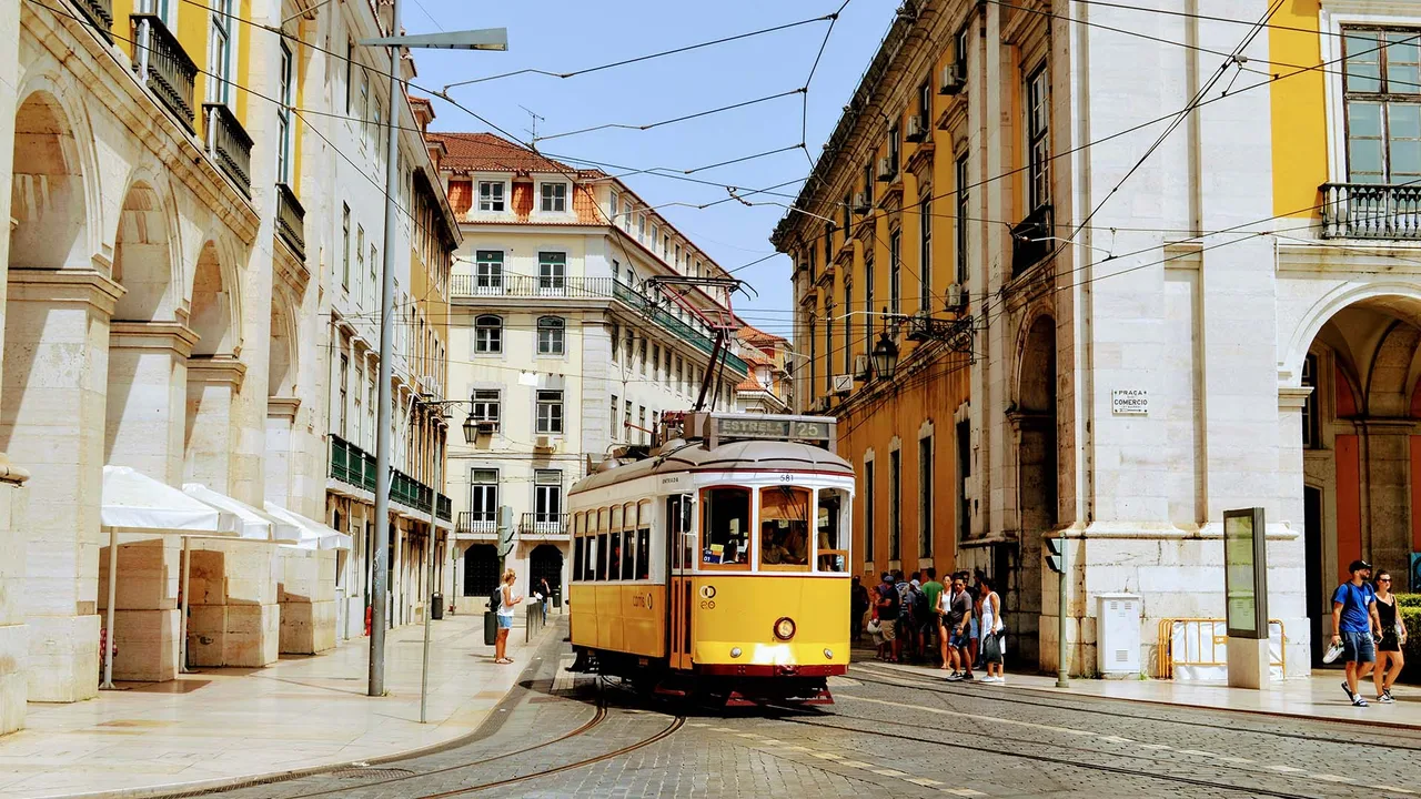 Khung cảnh tại thành phố Lisbon, Bồ Đào Nha địa điểm du lịch cho những tín đồ cần sự chữa lành