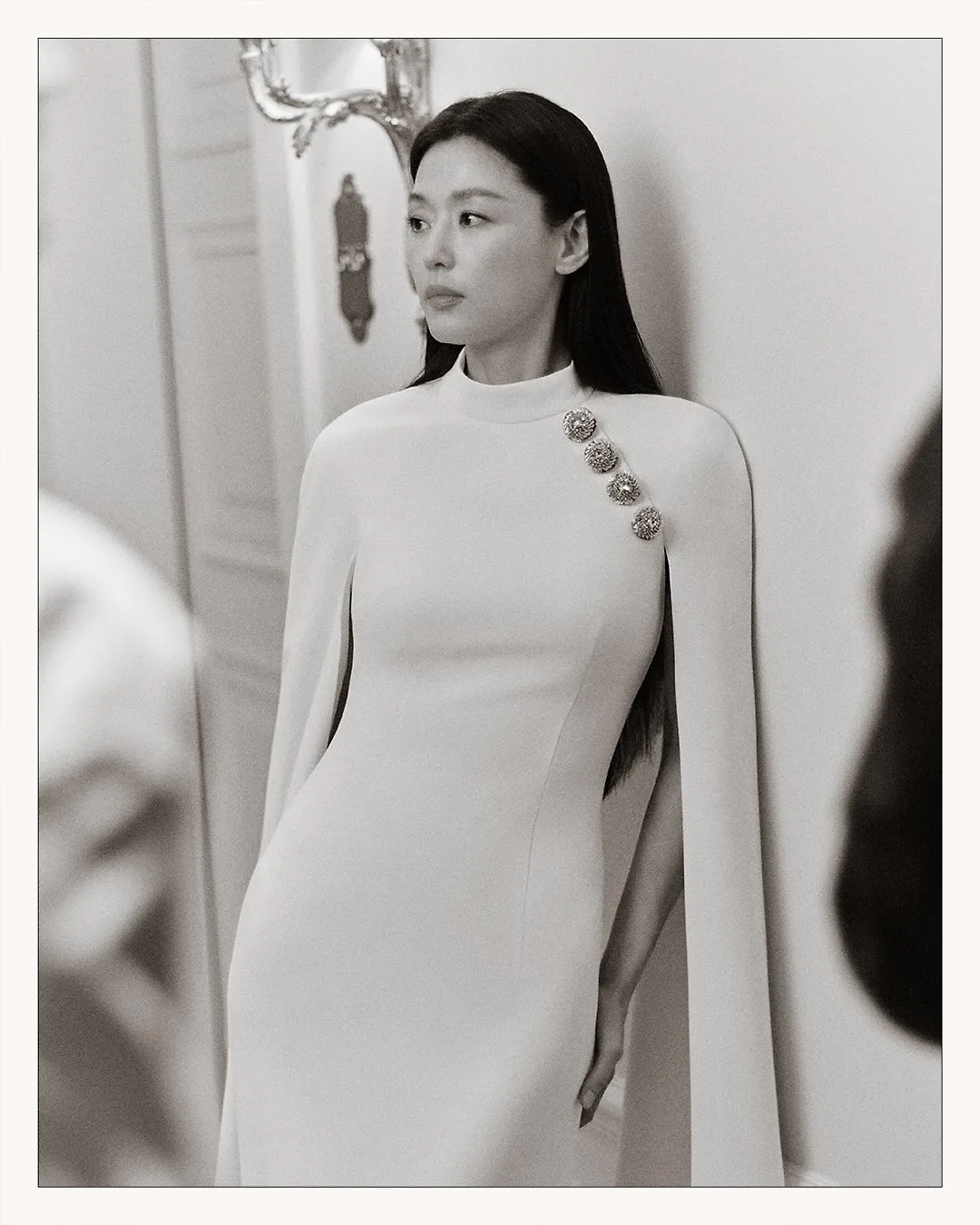 elle-sao-chau-a-tai-cannes-2026-jun-ji-hyun-2
